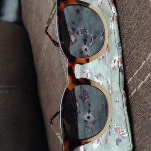 Foster Grant Brown gold and black sunglasses for women